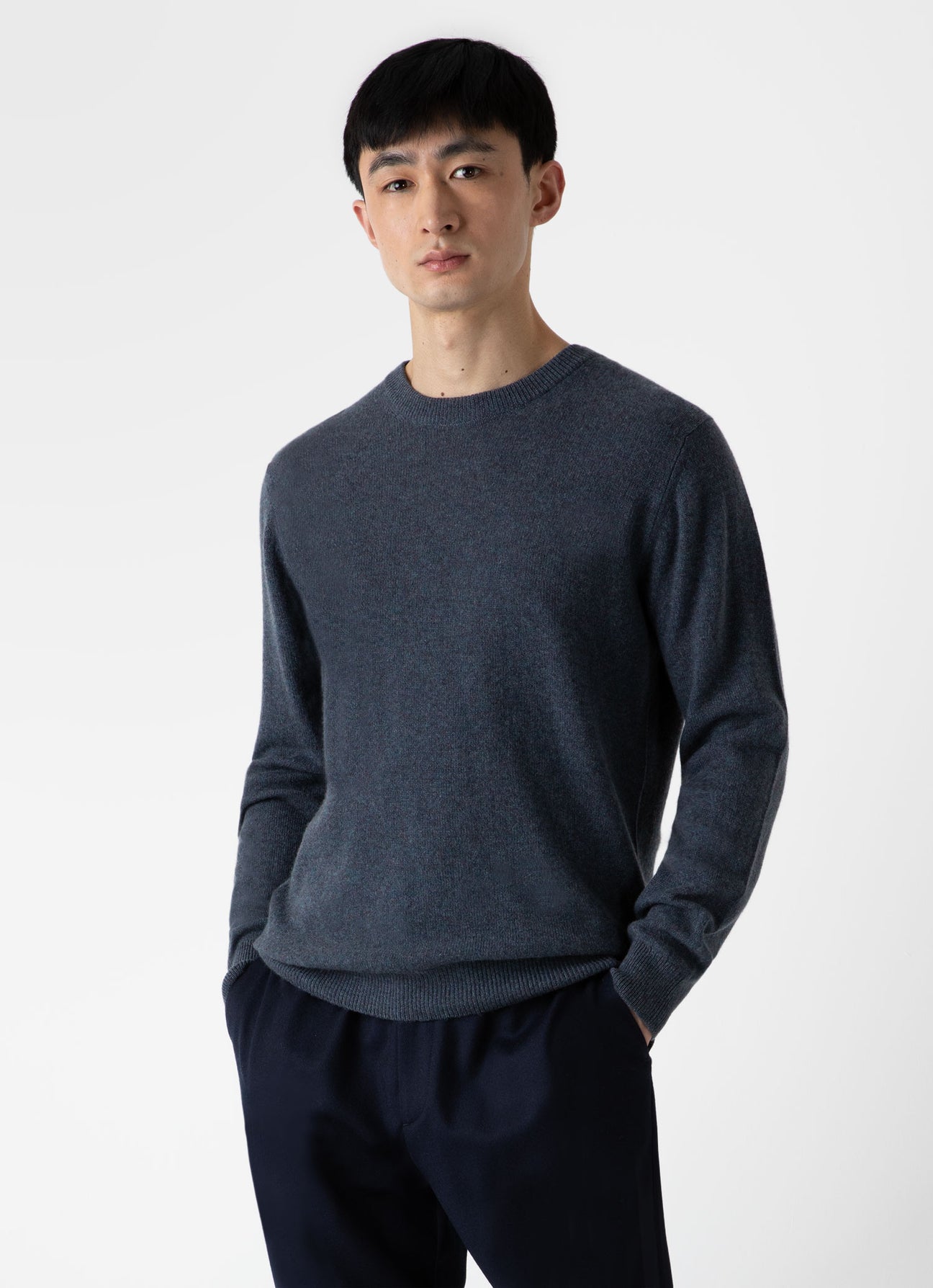 Men's Cashmere Crew Neck Jumper in Peacock Melange | Sunspel