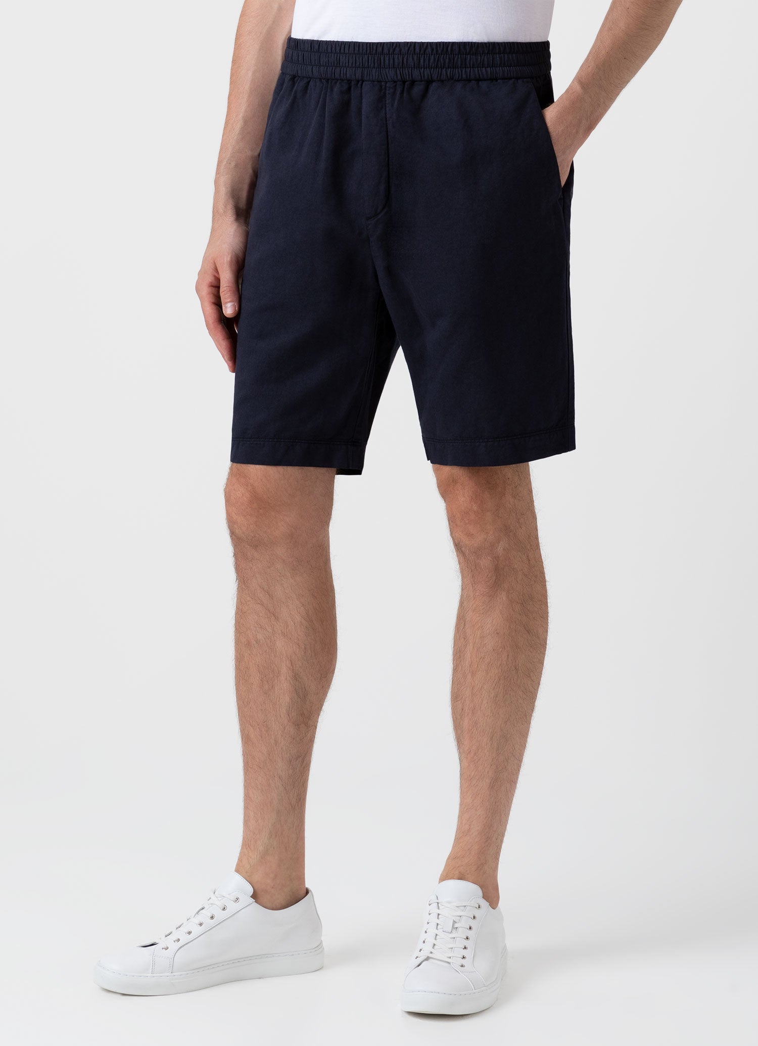 Men s Cotton Linen Drawstring Shorts in Navy Sunspel