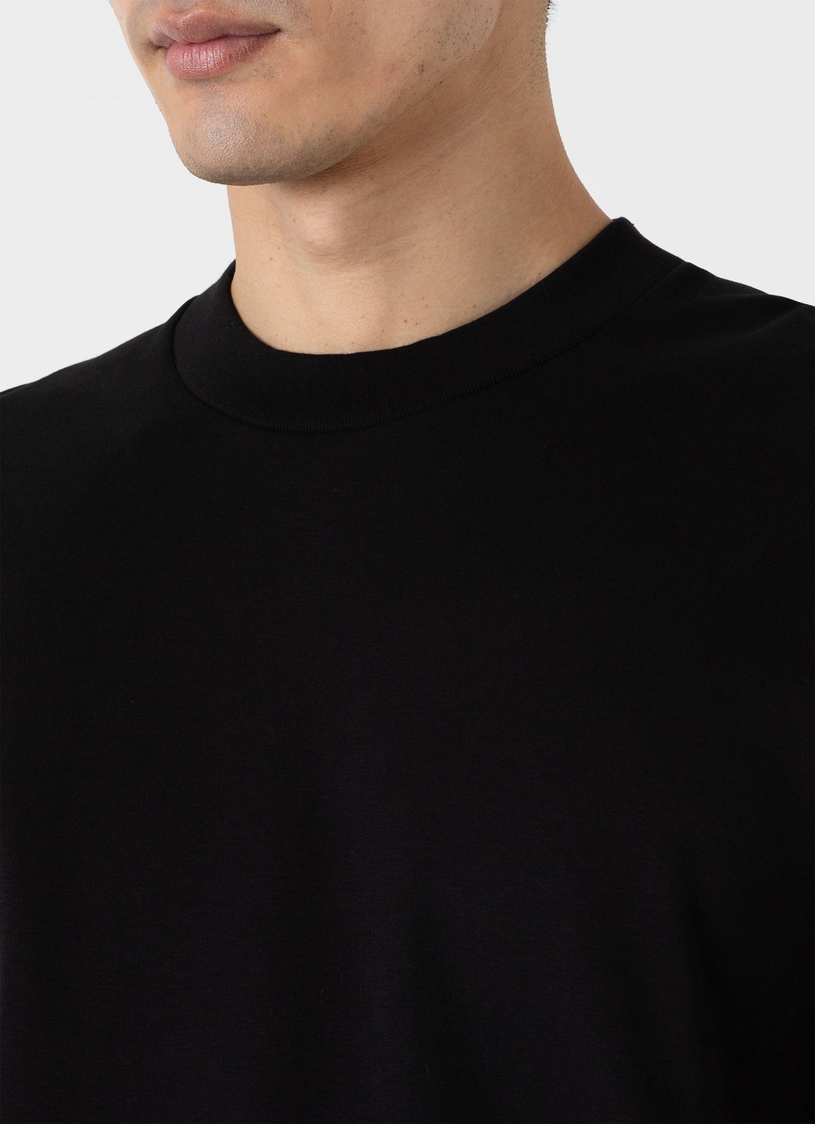 Men's Relaxed Fit Heavyweight T-shirt in Black | Sunspel