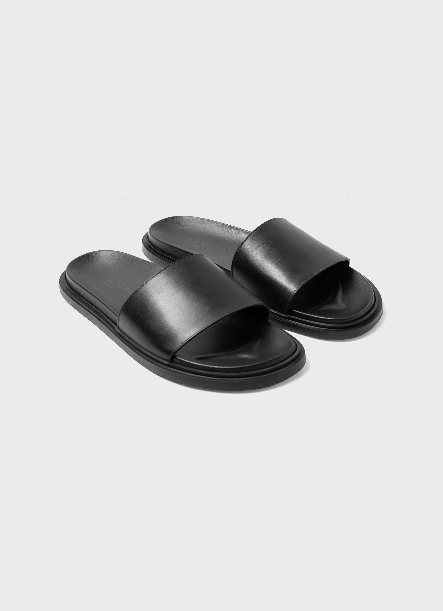 Men s Leather Slider in Black Sunspel