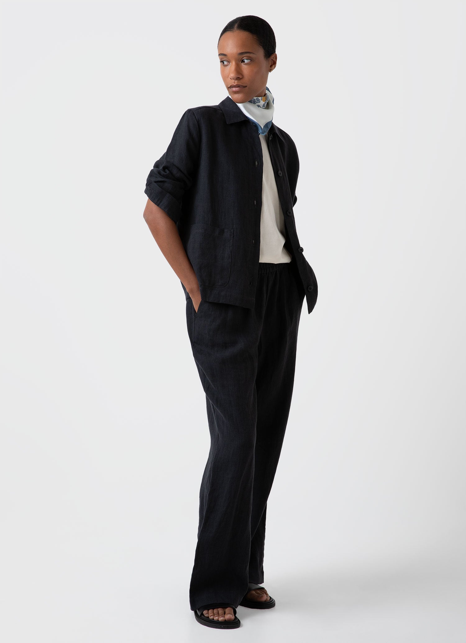 Women's Linen Twin Pocket Jacket in Black | Sunspel